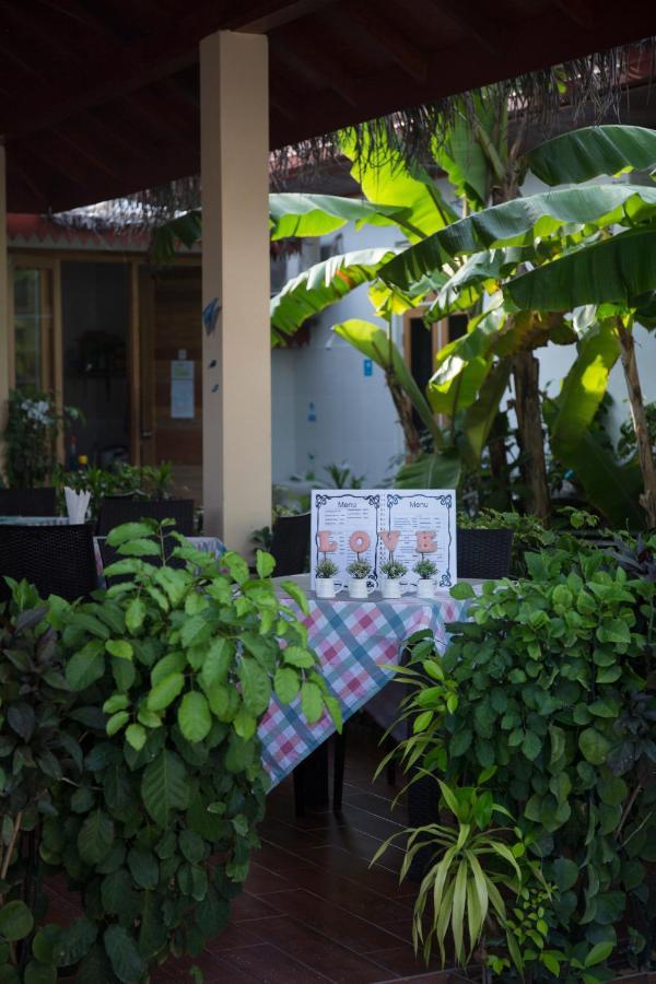 Silk Retreats Thulusdhoo Guest House Ngoại thất bức ảnh